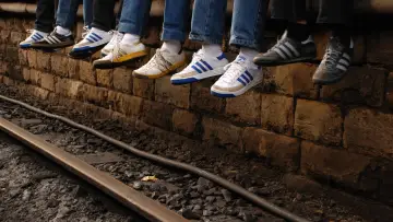 Backdrop to the movie "Awaydays" #499814