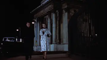 Backdrop to the movie "Indiscreet" #1102673
