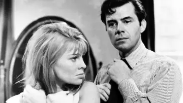 Backdrop to the movie "Darling" #692952