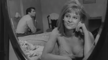 Backdrop to the movie "Darling" #692967