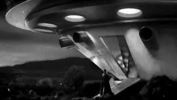 Backdrop to the movie "Devil Girl from Mars" #1147000