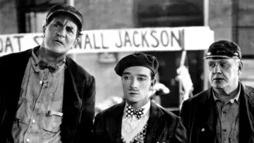 Backdrop to the movie "Steamboat Bill, Jr." #1092536