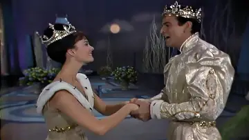 Backdrop to the movie "Cinderella" #940381
