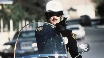 Backdrop to the movie "Electra Glide in Blue" #1072873