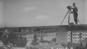 Backdrop to the movie "Man with a Movie Camera" #1047712