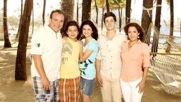 Backdrop to the movie "Wizards of Waverly Place: The Movie" #949823