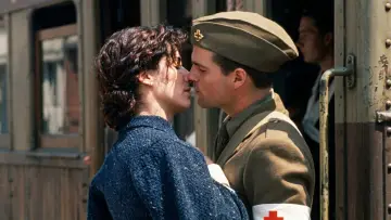 Backdrop to the movie "In Love and War" #1651511