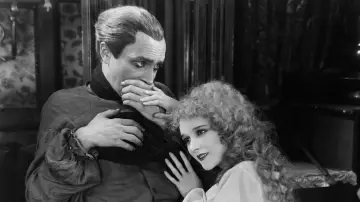 Backdrop to the movie "The Man Who Laughs" #1080077