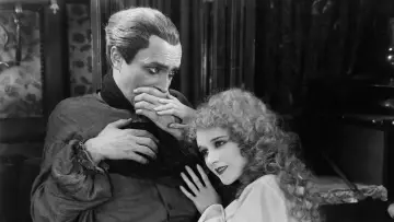 Backdrop to the movie "The Man Who Laughs" #1186729