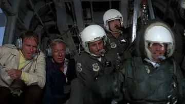 Backdrop to the movie "Airport 1975" #357709