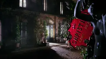 Backdrop to the movie "Blood and Black Lace" #1165589
