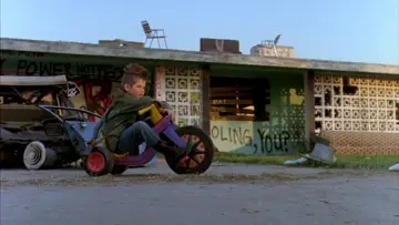 Backdrop to the movie "Suburbia" #451570