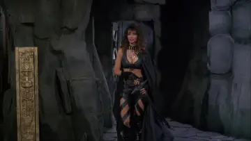 Backdrop to the movie "Deathstalker II: Duel of the Titans" #1043433