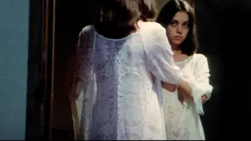 Backdrop to the movie "Female Vampire" #450556