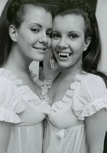 Poster to the movie "Twins of Evil" #1049973