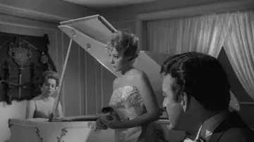 Backdrop to the movie "The Exterminating Angel" #983653