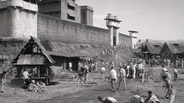Backdrop to the movie "King Rat" #744375