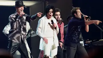 Backdrop to the movie "Michael Jackson: 30th Anniversary Celebration" #399714