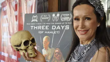 Backdrop to the movie "Three Days of Hamlet" #1147759
