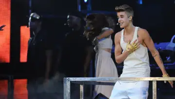 Backdrop to the movie "Justin Bieber