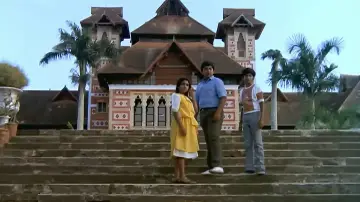 Backdrop to the movie "Manu Uncle" #1149073