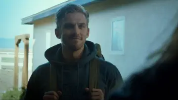 Backdrop to the movie "The Guest" #851140