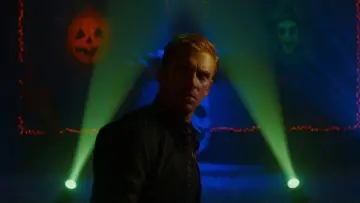 Backdrop to the movie "The Guest" #851144