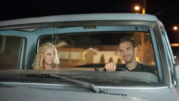Backdrop to the movie "The Guest" #851162