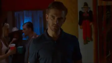 Backdrop to the movie "The Guest" #851167
