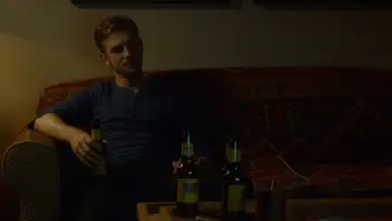 Backdrop to the movie "The Guest" #851192