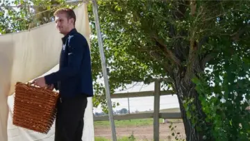 Backdrop to the movie "The Guest" #851211