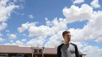 Backdrop to the movie "The Guest" #851231