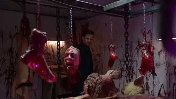 Backdrop to the movie "The Guest" #851241