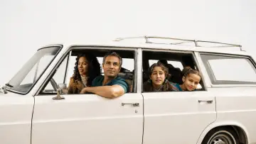 Backdrop to the movie "Infinitely Polar Bear" #1202457