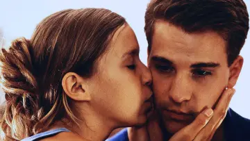 Backdrop to the movie "Kissing My Sister" #897646