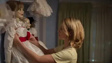 Backdrop to the movie "Annabelle" #320575