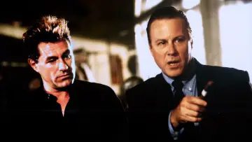 Backdrop to the movie "Executive Power" #1130949