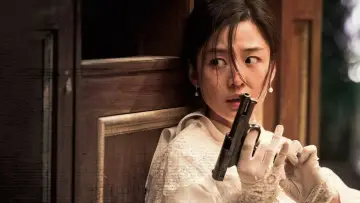 Backdrop to the movie "Assassination" #390602