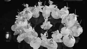 Backdrop to the movie "Gold Diggers of 1933" #1096063
