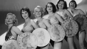Backdrop to the movie "Gold Diggers of 1933" #466089