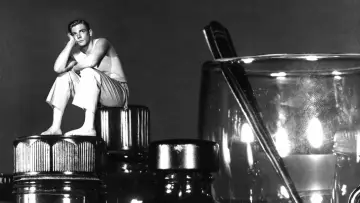 Backdrop to the movie "The Incredible Shrinking Man" #986897
