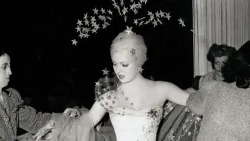 Backdrop to the movie "Ziegfeld Girl" #1136510