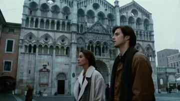 Backdrop to the movie "Beyond the Clouds" #1083877