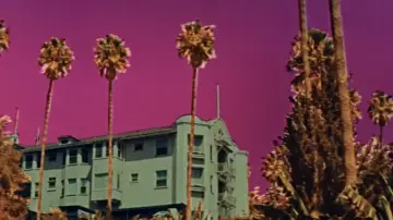 Backdrop to the movie "Designing Woman" #1133883