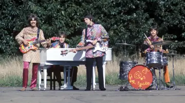 Backdrop to the movie "Magical Mystery Tour" #1034034
