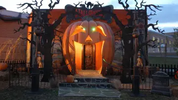 Backdrop to the movie "Halloweentown High" #706313
