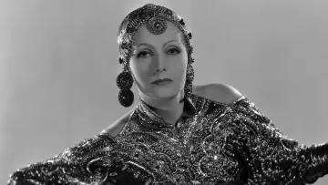 Backdrop to the movie "Mata Hari" #718491