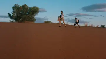 Backdrop to the movie "Walkabout" #897515