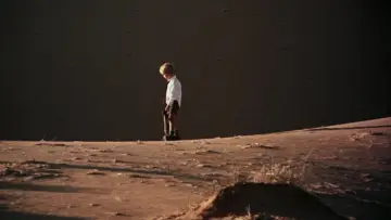 Backdrop to the movie "Walkabout" #897520