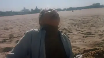 Backdrop to the movie "Blood Beach" #462588